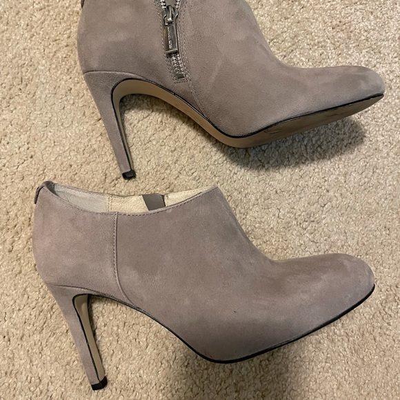 Michael Kors Suede Gray heels size 5 1/2 - Picture 8 of 8